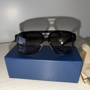 Louis Vuitton Black Sunglasses slightly used like new dist bag /box included